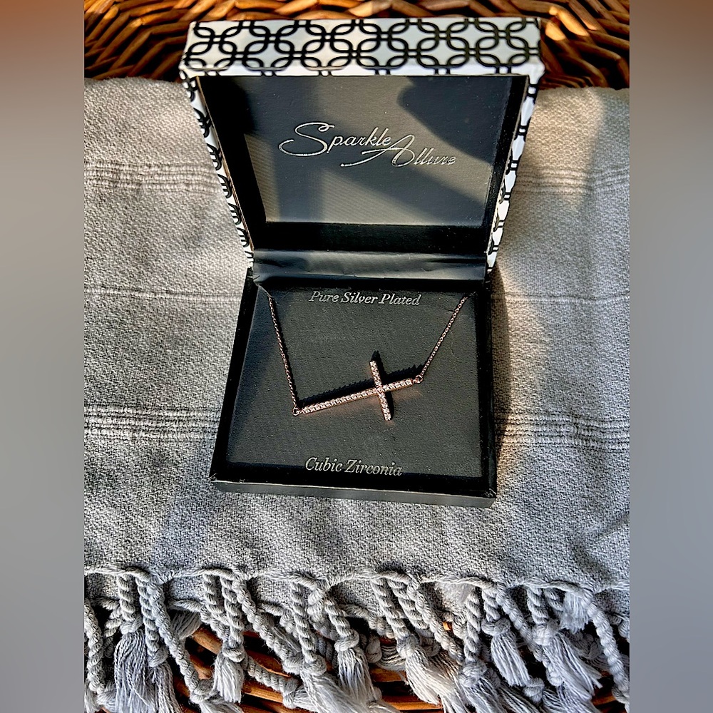 NWT PURE Silver / Rose Gold / Sparkle Allure Necklace / OS